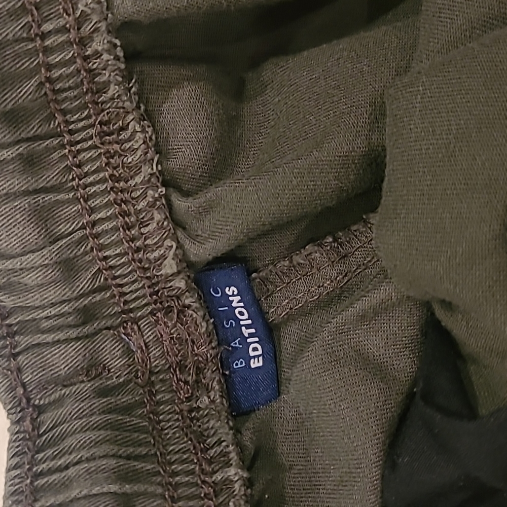 Basic Edition Size S Green Shorts - Picture 3 of 5
